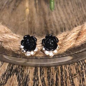 💗 Gold Studs With Black Roses & Rhinestones